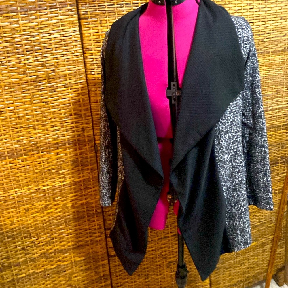 EUC Jones New York  Slenderizing, black white Waterfall Drape Jacket S